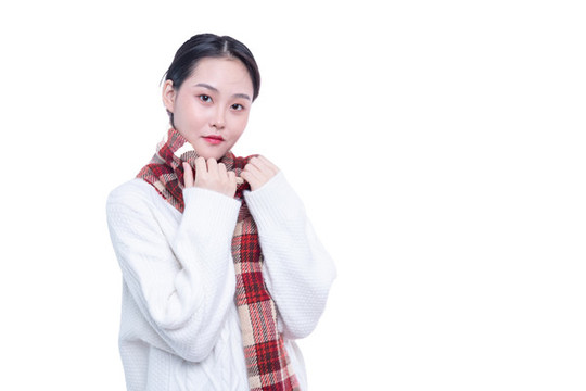 穿冬季服裝寒冷的美女肖像
