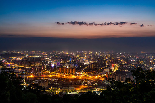 鼓山遠(yuǎn)眺福州