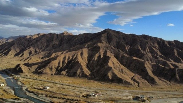 高山配藍(lán)天