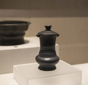 黑陶帶蓋雙鼻壺