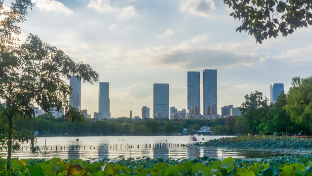 湖畔風(fēng)景