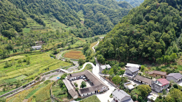 戈邊河村