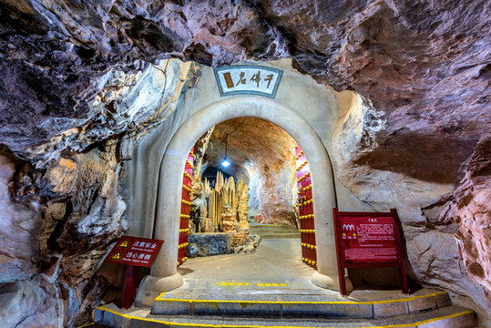 中國(guó)廣西桂林伏波千佛巖