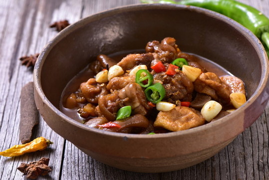 油豆腐燒豬手