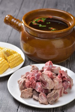 玉米龍骨湯