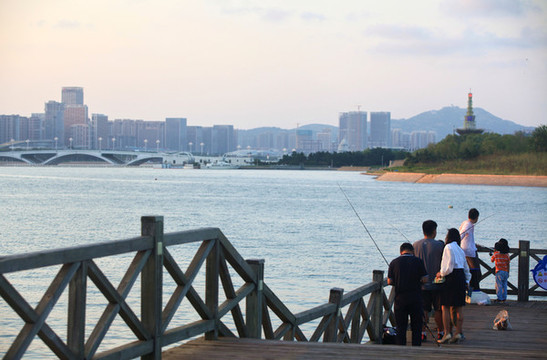海濱城市風(fēng)光