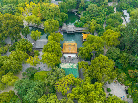 航拍濟(jì)南趵突泉公園