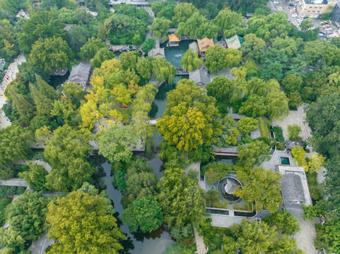 航拍濟(jì)南趵突泉公園