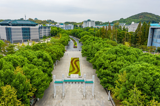 航拍武漢大學(xué)牌坊
