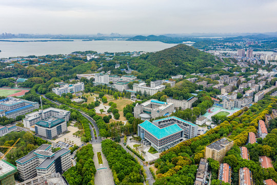 航拍武漢大學(xué)校園風(fēng)光