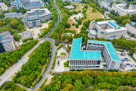 航拍武漢大學(xué)校園風(fēng)光