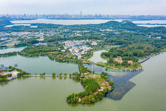 航拍武漢東湖生態(tài)旅游風(fēng)景區(qū)