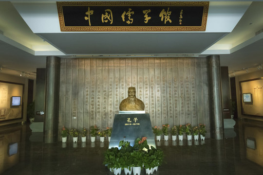 孔子塑像