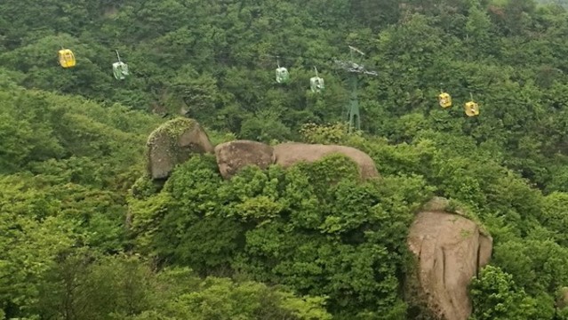 巨石山