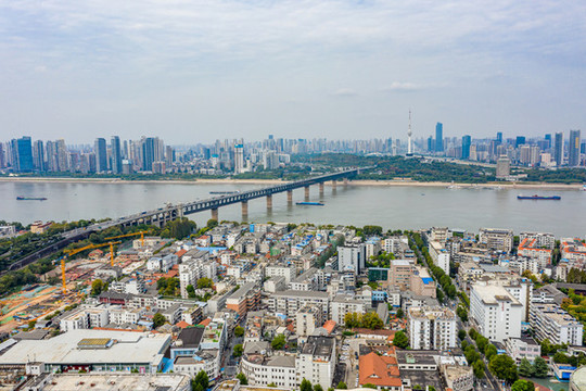 航拍武漢長江大橋城市地標建筑