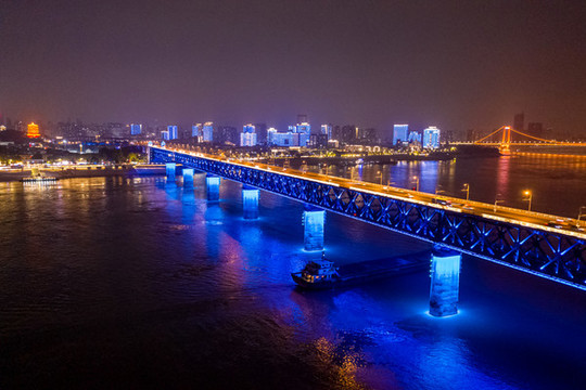 航拍武漢長江大橋夜景燈光秀
