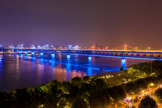 航拍武漢長江大橋夜景燈光秀