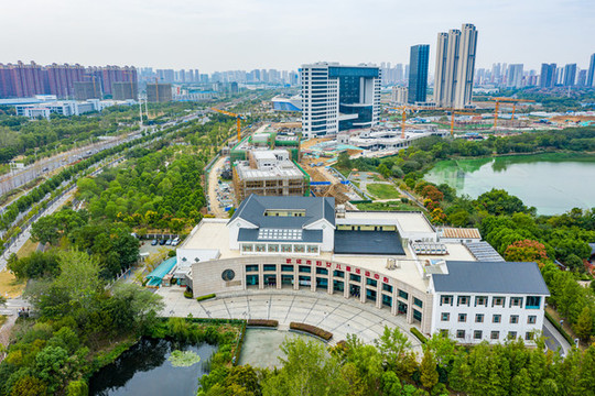 航拍武漢市婦女兒童活動(dòng)中心