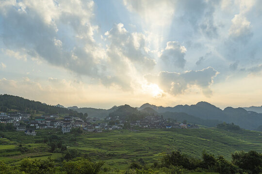 山區(qū)自然風(fēng)光梯田村落