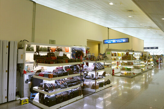 越南新山一機(jī)場(chǎng)旅游紀(jì)念品商店