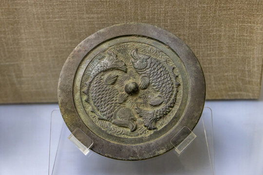 雙魚紋銅鏡