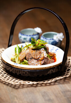 菜根香牛肉