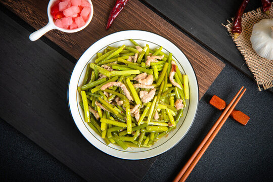 蒜苔肉絲