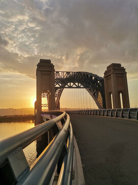 夕陽下的太原晉陽橋