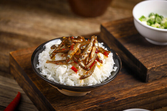 小魚干拌米飯