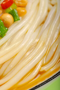 鹵牛肉桂林米粉特寫(xiě)