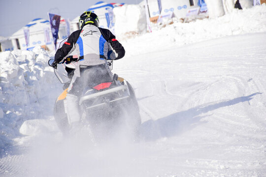 冬季冰雪摩托運動越野