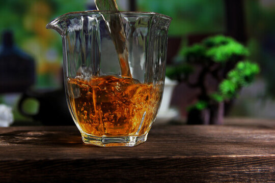普洱茶生茶出湯