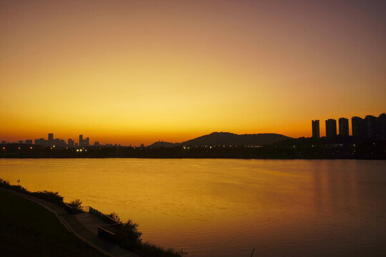夕陽(yáng)晚霞