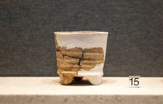 新石器時(shí)代馬家濱文化陶鼎