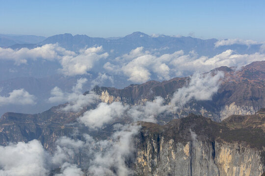 云南昭通大山包懸崖峭壁風(fēng)景
