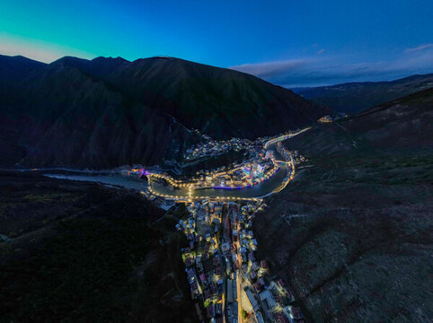 高原小城新龍夜景航拍