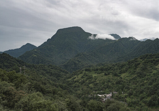 遠(yuǎn)山