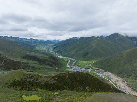康定貢嘎山鎮(zhèn)上木居村航拍
