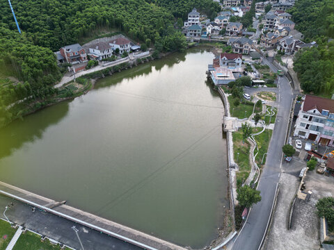 綠水青山鄉(xiāng)村