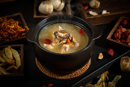 鮑魚燉雞湯
