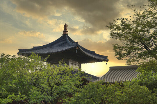 松江廣富林知也禪寺的夕陽黃昏