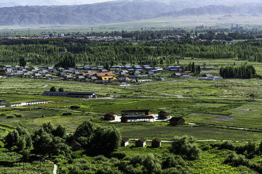 中國新疆阿勒泰地區(qū)山地景觀