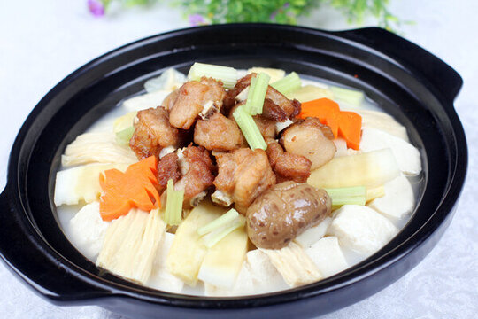 濃湯排骨煮老豆腐