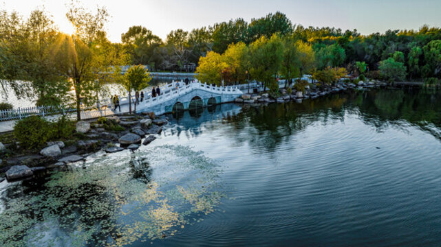 中國(guó)長(zhǎng)春南湖公園秋季風(fēng)景