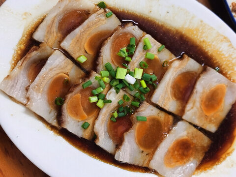 蛋黃釀五花腩
