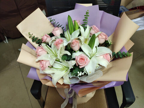 百合花與粉色玫瑰花