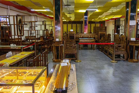 古家具店內(nèi)景