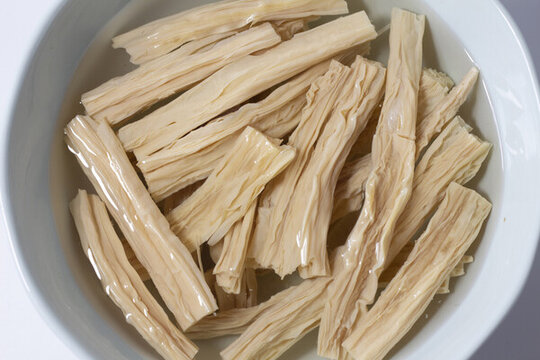腐竹泡水