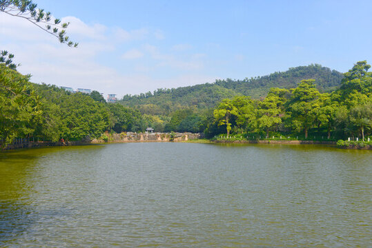 廣東深圳筆架山下雙硯湖