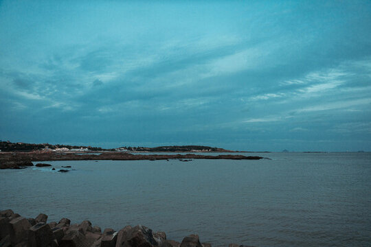 暗色調(diào)海洋天空